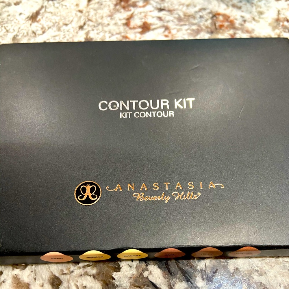 Anastasia Beverly Hills contour kit.
